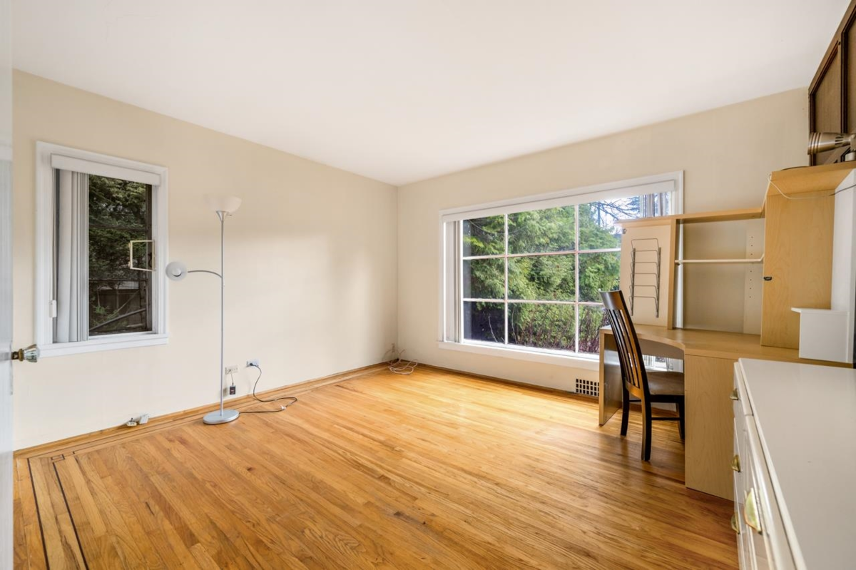 Dining Area Photo of 1441 W 49th Avenue, Vancouver, BC