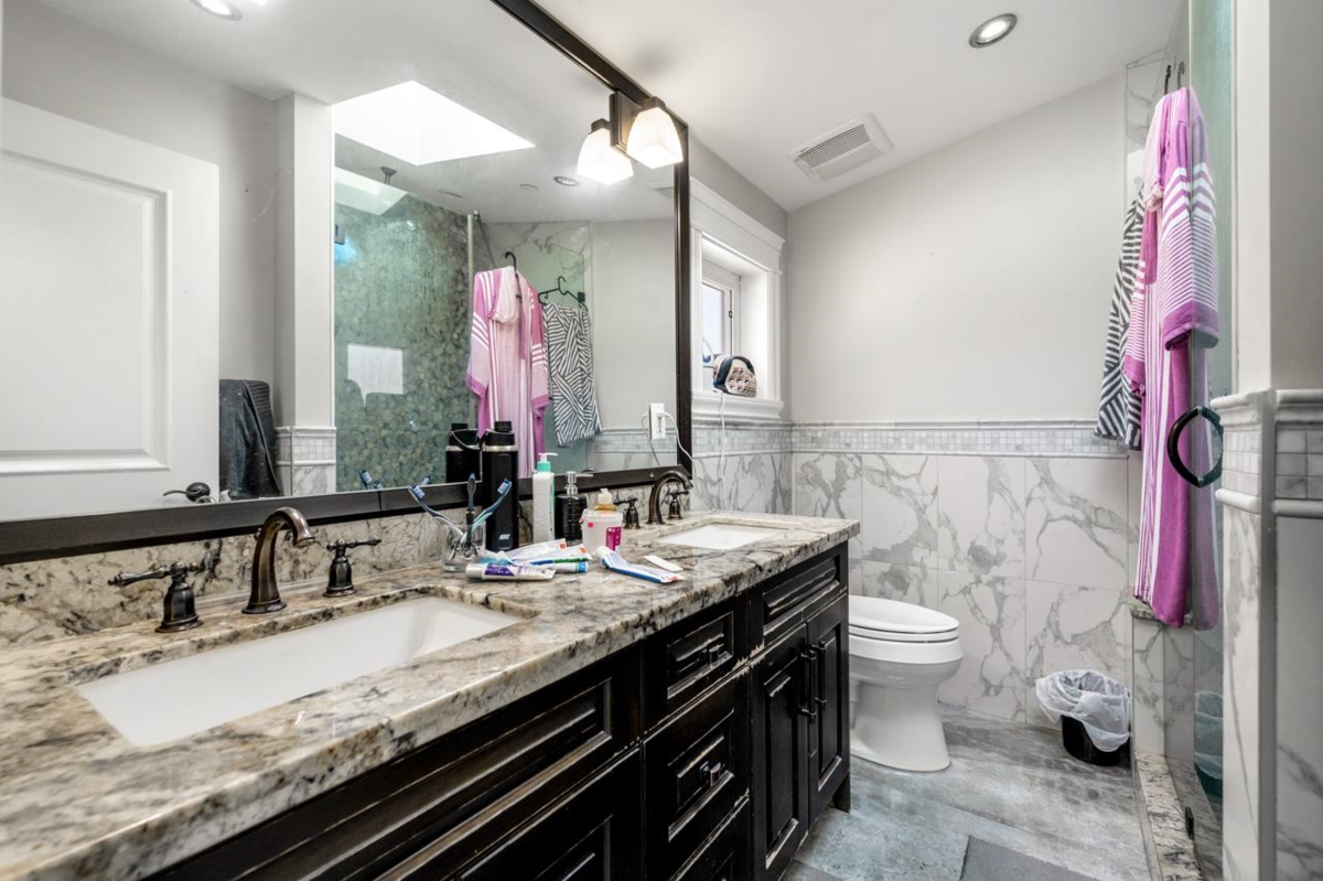 Front Yard Photo of 1441 W 49th Avenue, Vancouver, BC