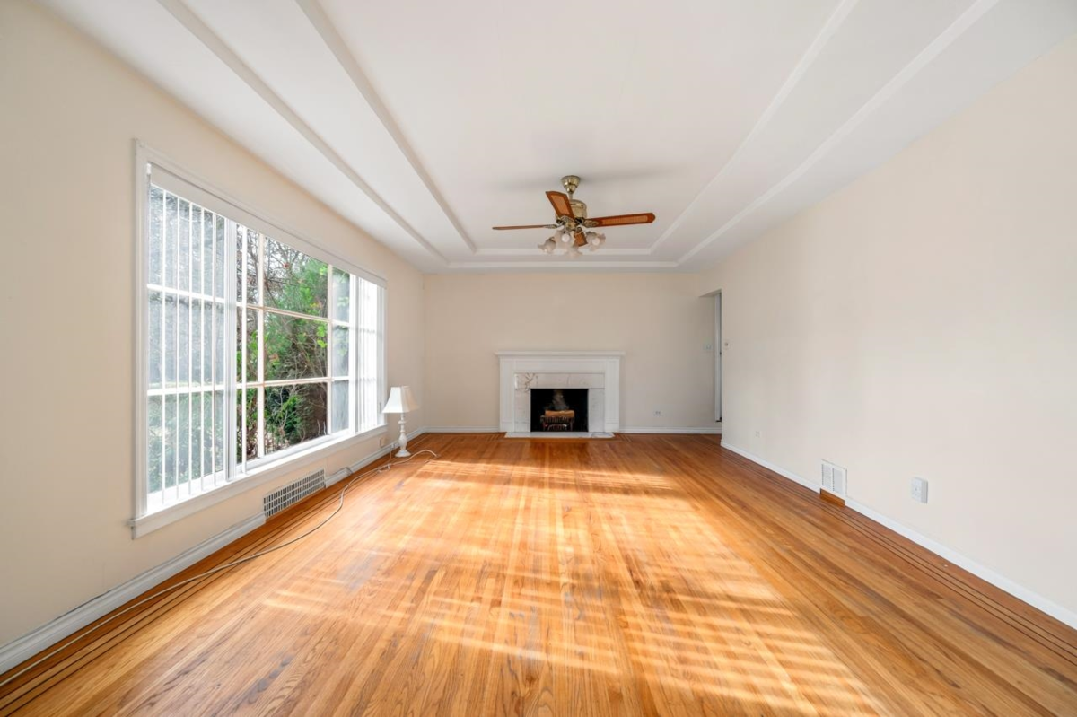 Living Room Photo of 1441 W 49th Avenue, Vancouver, BC