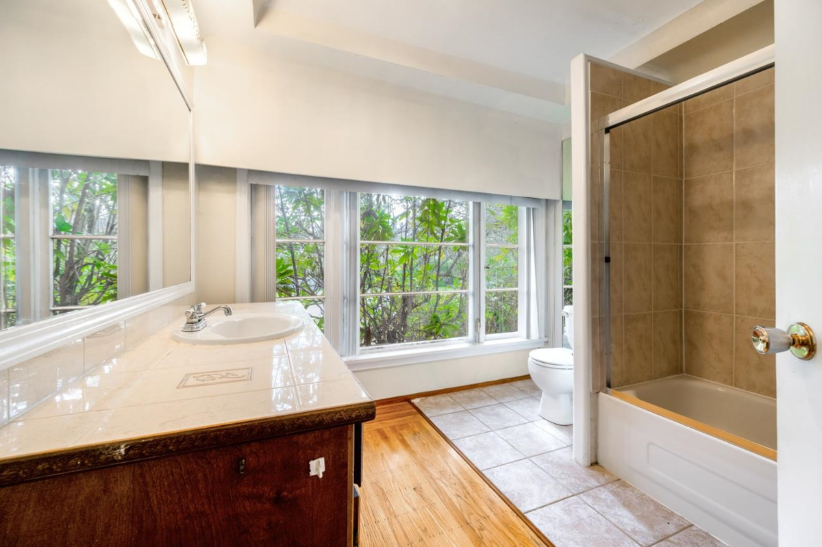 Powder Room Photo of 1441 W 49th Avenue, Vancouver, BC