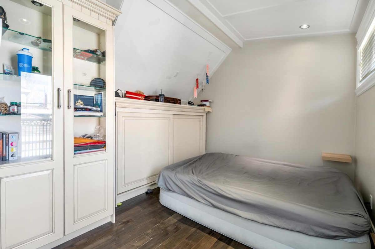 Swimming Pool Photo of 1441 W 49th Avenue, Vancouver, BC