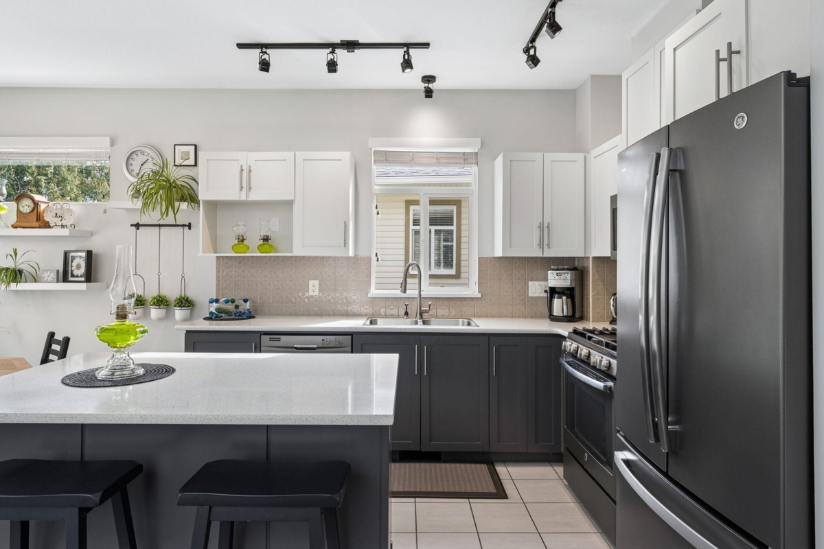 Dining Area Photo of 16 15188 62a Avenue, Surrey, BC