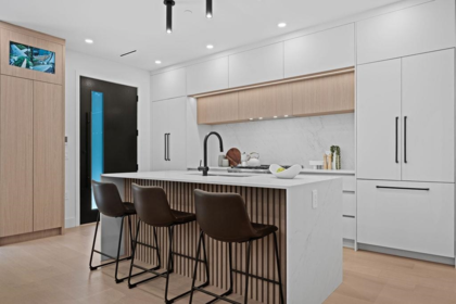 1 3880 W 23rd Avenue, Vancouver, BC