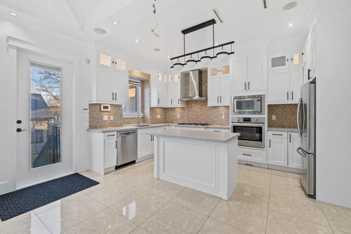 Kitchen Photo of 831 E King Edward Avenue, Vancouver, BC