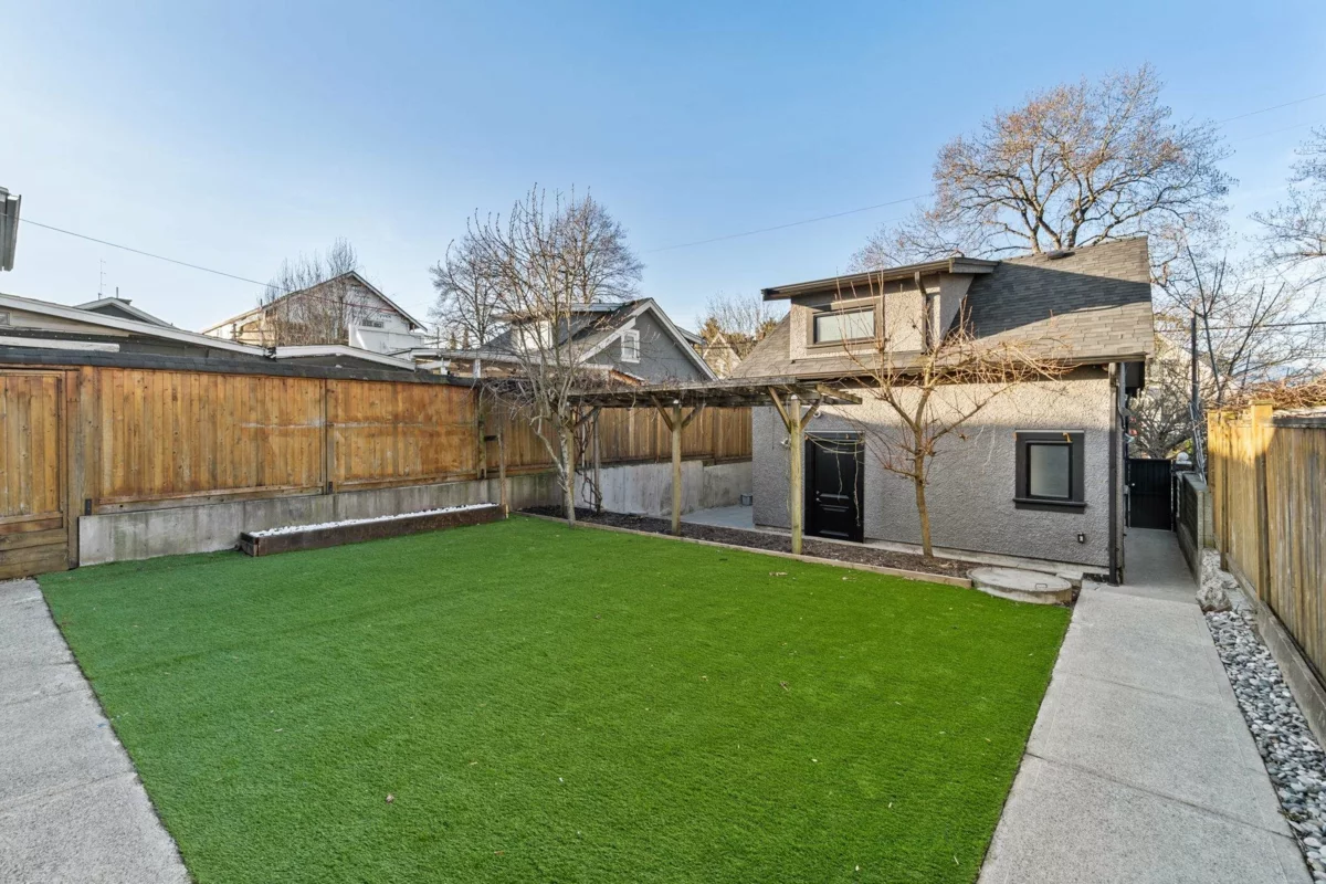 Mudroom Photo of 831 E King Edward Avenue, Vancouver, BC