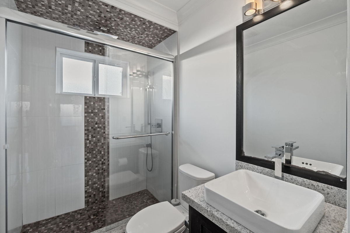 Powder Room Photo of 831 E King Edward Avenue, Vancouver, BC