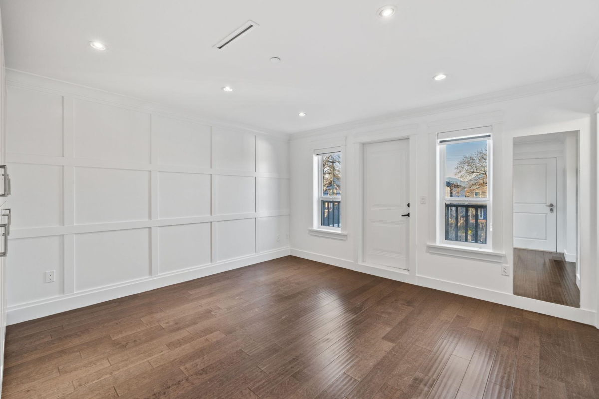 Primary Bathroom Photo of 831 E King Edward Avenue, Vancouver, BC