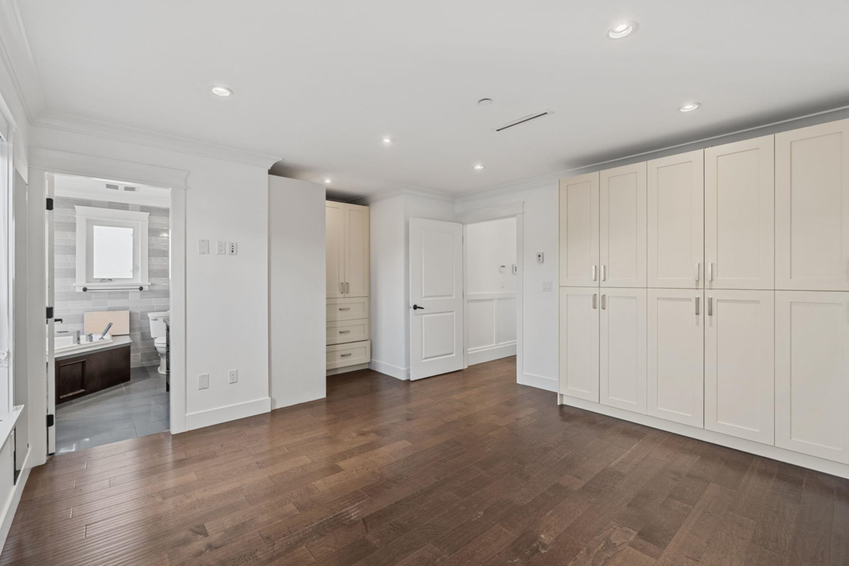 Walk-In Closet Photo of 831 E King Edward Avenue, Vancouver, BC