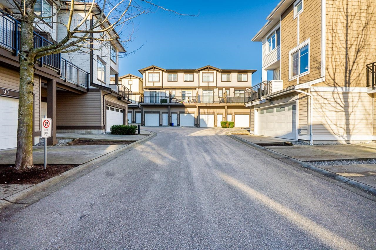 Family Room Photo of 102 19433 68 Avenue, Surrey, BC