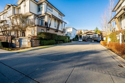 102 19433 68 Avenue, Surrey, BC
