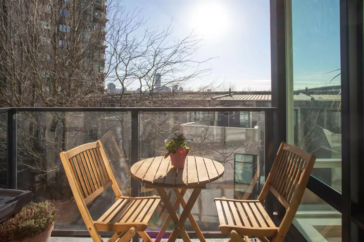 Kitchen Island Photo of 302 1438 Richards Street, Vancouver, BC