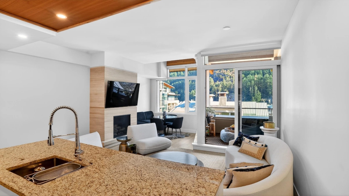 Dining Area Photo of 506 6687 Nelson Avenue, West Vancouver, BC