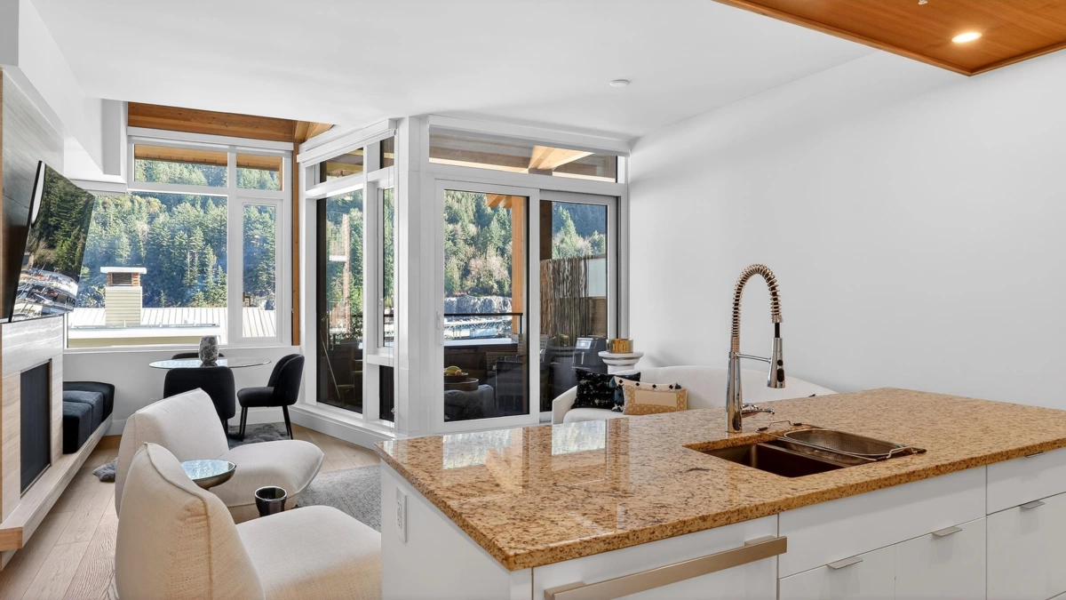 Kitchen Photo of 506 6687 Nelson Avenue, West Vancouver, BC