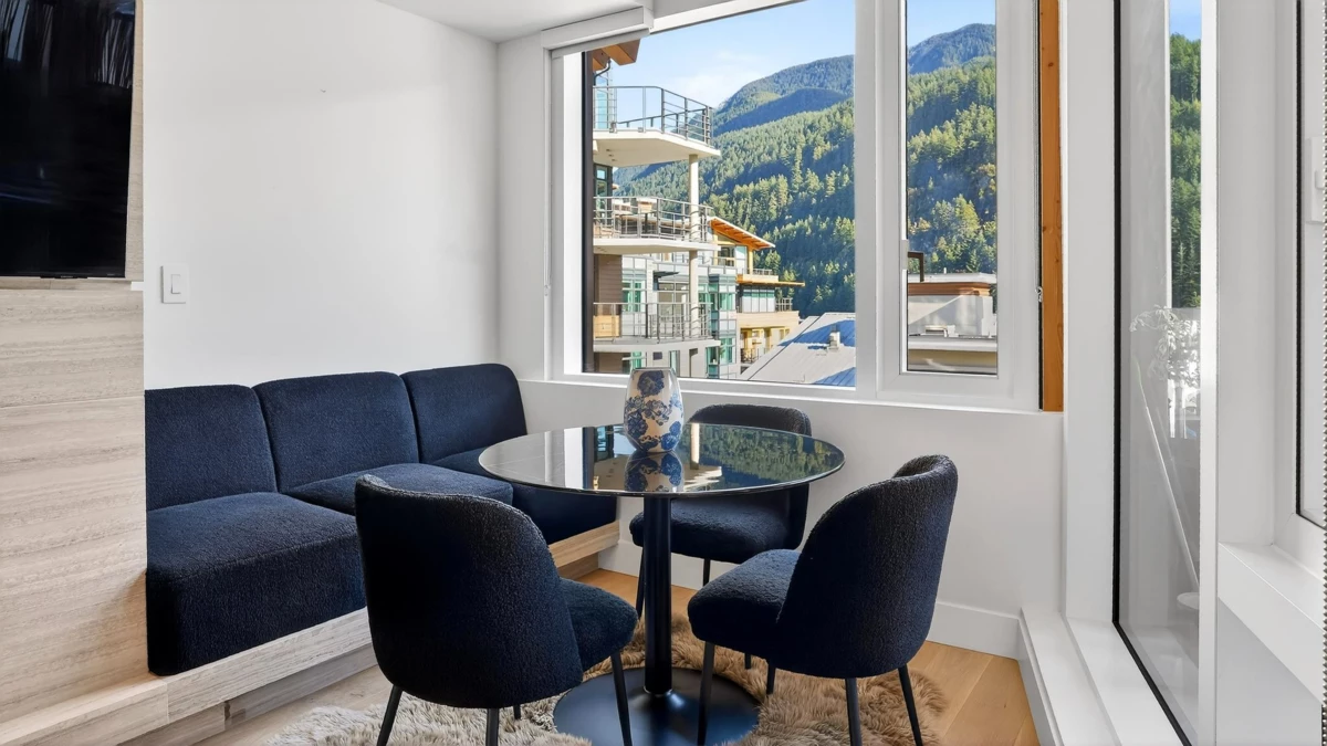 Living Room Photo of 506 6687 Nelson Avenue, West Vancouver, BC