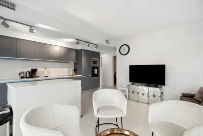 Kitchen Island Photo of 602 180 E 2nd Avenue, Vancouver, BC