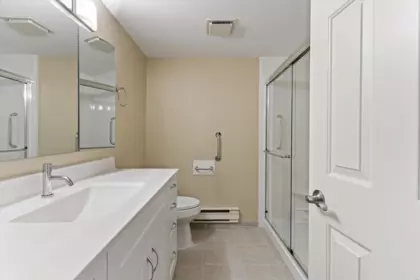 Primary Bathroom Photo of 131 32691 Garibaldi Drive, Abbotsford, BC