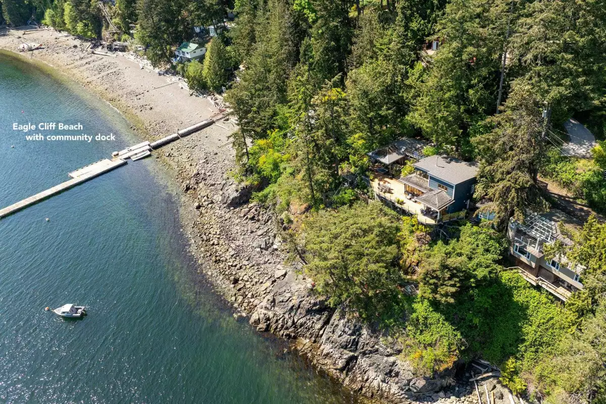 Family Room Photo of 1477 Cleator Road, Bowen Island, BC
