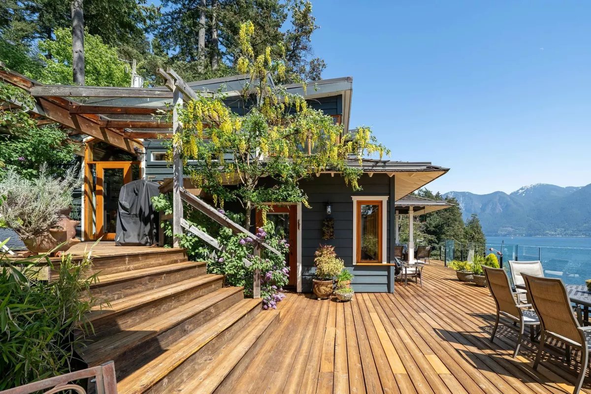 Living Room Photo of 1477 Cleator Road, Bowen Island, BC