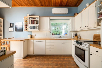 Breakfast Nook Photo of 1477 Cleator Road, Bowen Island, BC