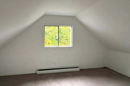 Walk-In Closet Photo of 164 E 10th Street, North Vancouver, BC
