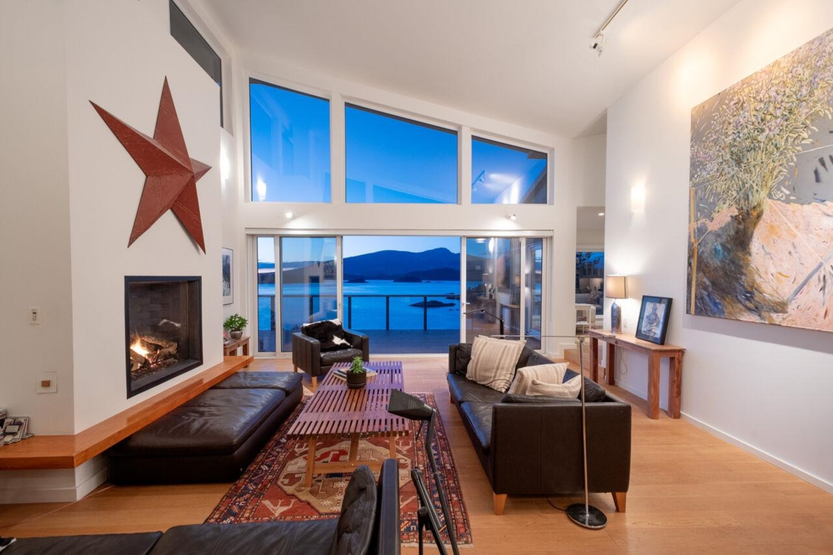 Dining Area Photo of 1670 Whitesails Drive, Bowen Island, BC