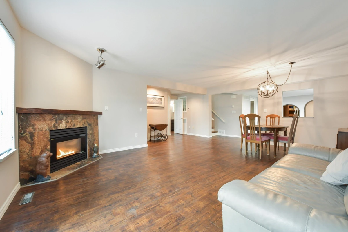 Living Room Photo of 51 32361 Mcrae Avenue, Mission, BC