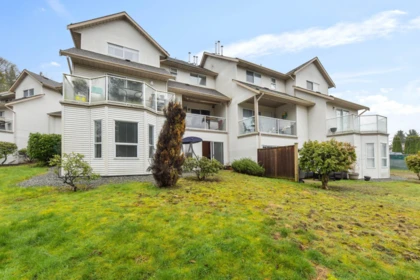Staircase Photo of 51 32361 Mcrae Avenue, Mission, BC