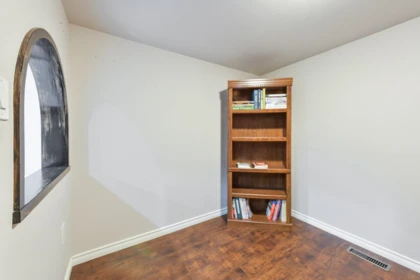 Walk-In Closet Photo of 51 32361 Mcrae Avenue, Mission, BC