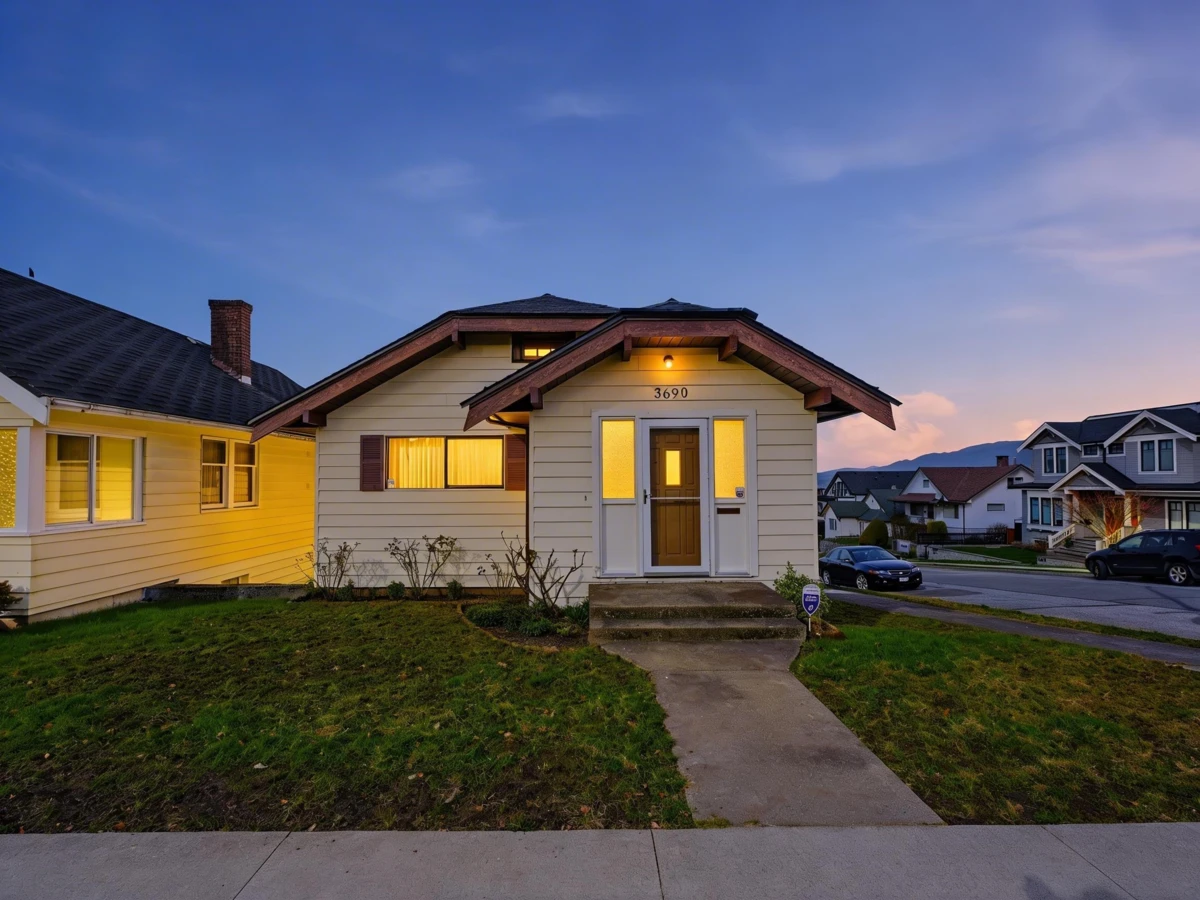 Family Room Photo of 3690 Dundas Street, Vancouver, BC
