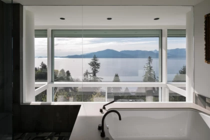 Staircase Photo of 90 Isleview Place, West Vancouver, BC