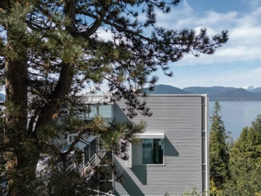 Swimming Pool Photo of 90 Isleview Place, West Vancouver, BC
