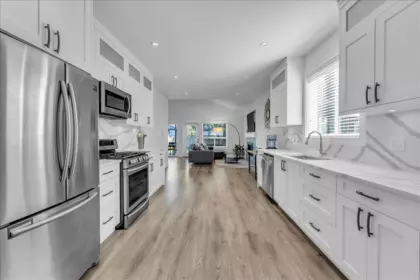 Breakfast Nook Photo of 7430 Canada Way, Burnaby, BC
