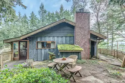 Family Room Photo of 1690 Cottage Way, Galiano Island, BC