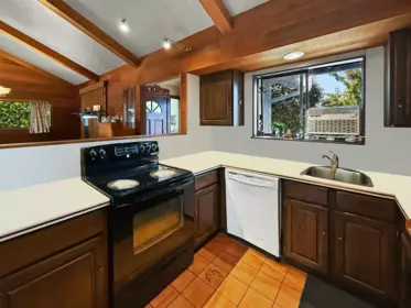 Kitchen Island Photo of 1690 Cottage Way, Galiano Island, BC