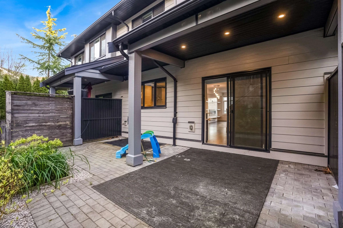 Dining Area Photo of 49 15177 60 Avenue, Surrey, BC