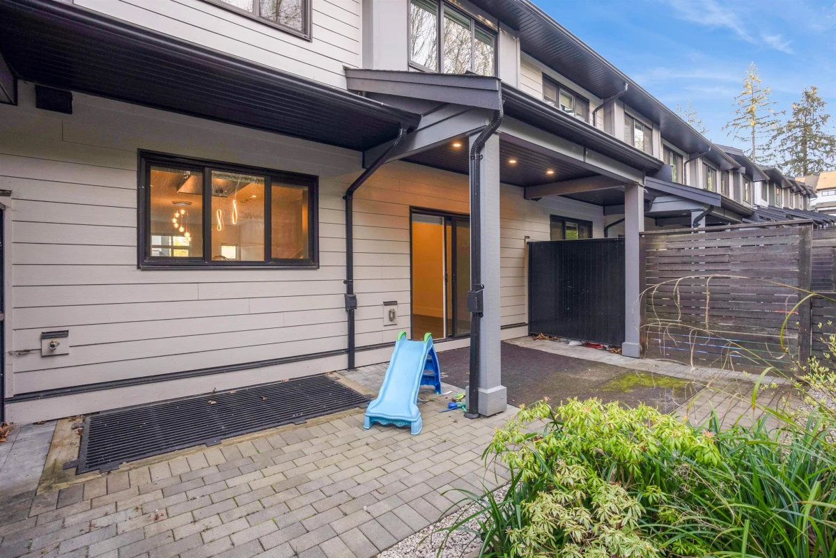 Family Room Photo of 49 15177 60 Avenue, Surrey, BC