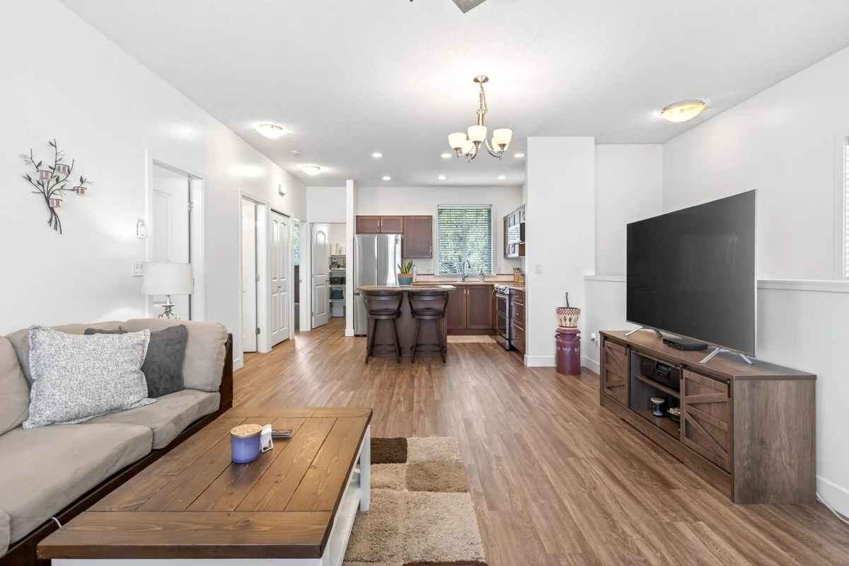 Dining Area Photo of 22 32501 Fraser Crescent, Mission, BC