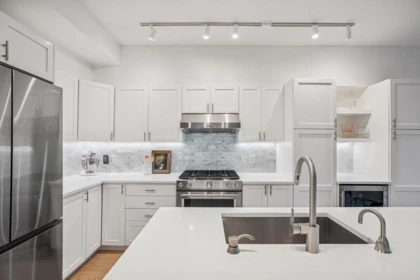 Kitchen Island Photo of 117 2200 Panorama Drive, Port Moody, BC