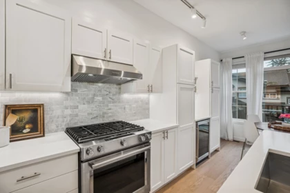 Kitchen Photo of 117 2200 Panorama Drive, Port Moody, BC