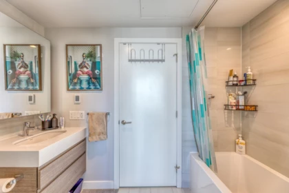 Primary Bathroom Photo of 1801 6463 Silver Avenue, Burnaby, BC