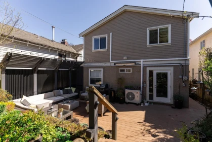 Front Yard Photo of 5655 Ontario Street, Vancouver, BC