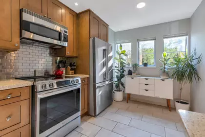102 245 W 15th Street, North Vancouver, BC, North Vancouver — Townhouse for sale