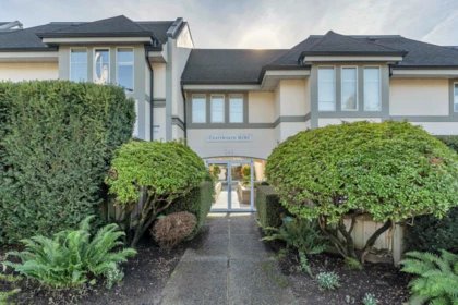 Hallway Photo of 102 245 W 15th Street, North Vancouver, BC