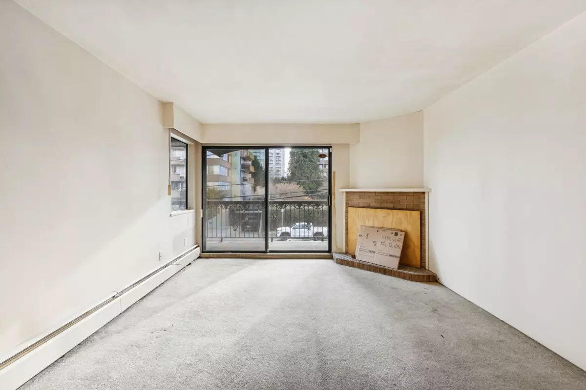 Living Room Photo of 205 707 Hamilton Street, New Westminster, BC