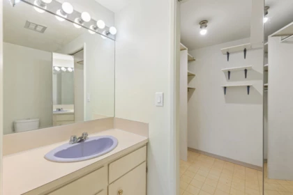 Hallway Photo of 205 707 Hamilton Street, New Westminster, BC