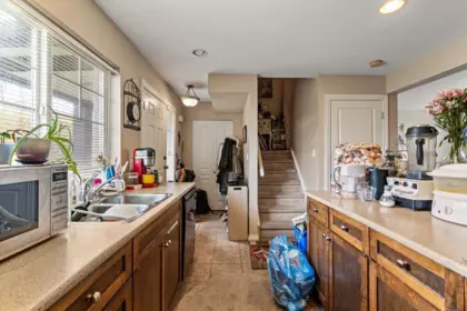 Kitchen Island Photo of 32 45535 Shawnigan Crescent, Chilliwack, BC