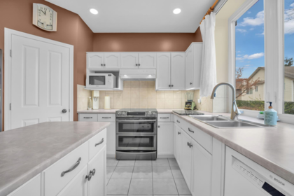 Breakfast Nook Photo of 707 Omineca Avenue, Port Coquitlam, BC