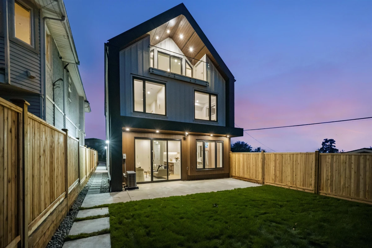 Exterior Rear Photo of 2 3623 Triumph Street, Vancouver, BC