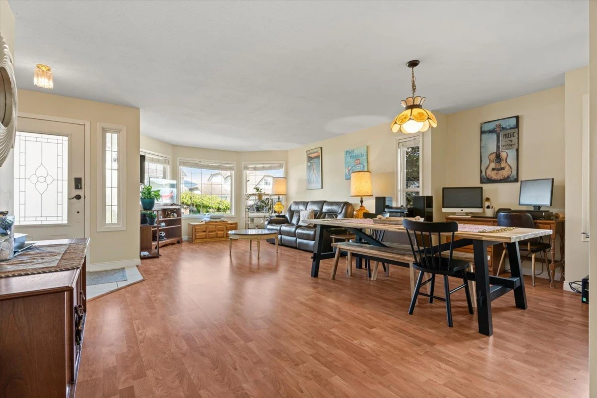 Living Room Photo of 5648 Carter Road, Chilliwack, BC