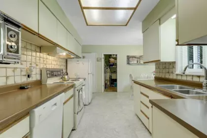 Kitchen Island Photo of 10236 125 Street, Surrey, BC